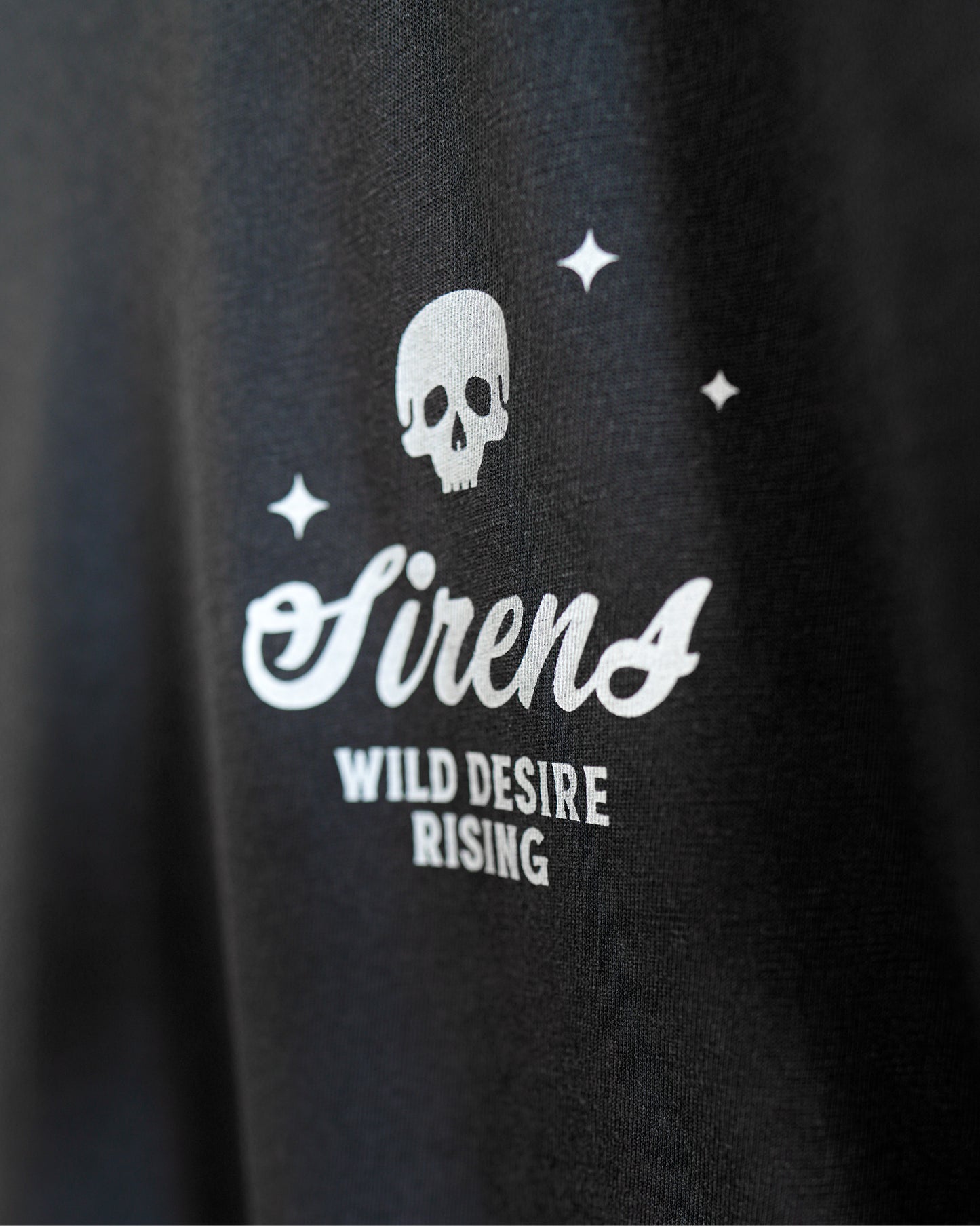 00 Stay Wild – Sirens / Vintage Black