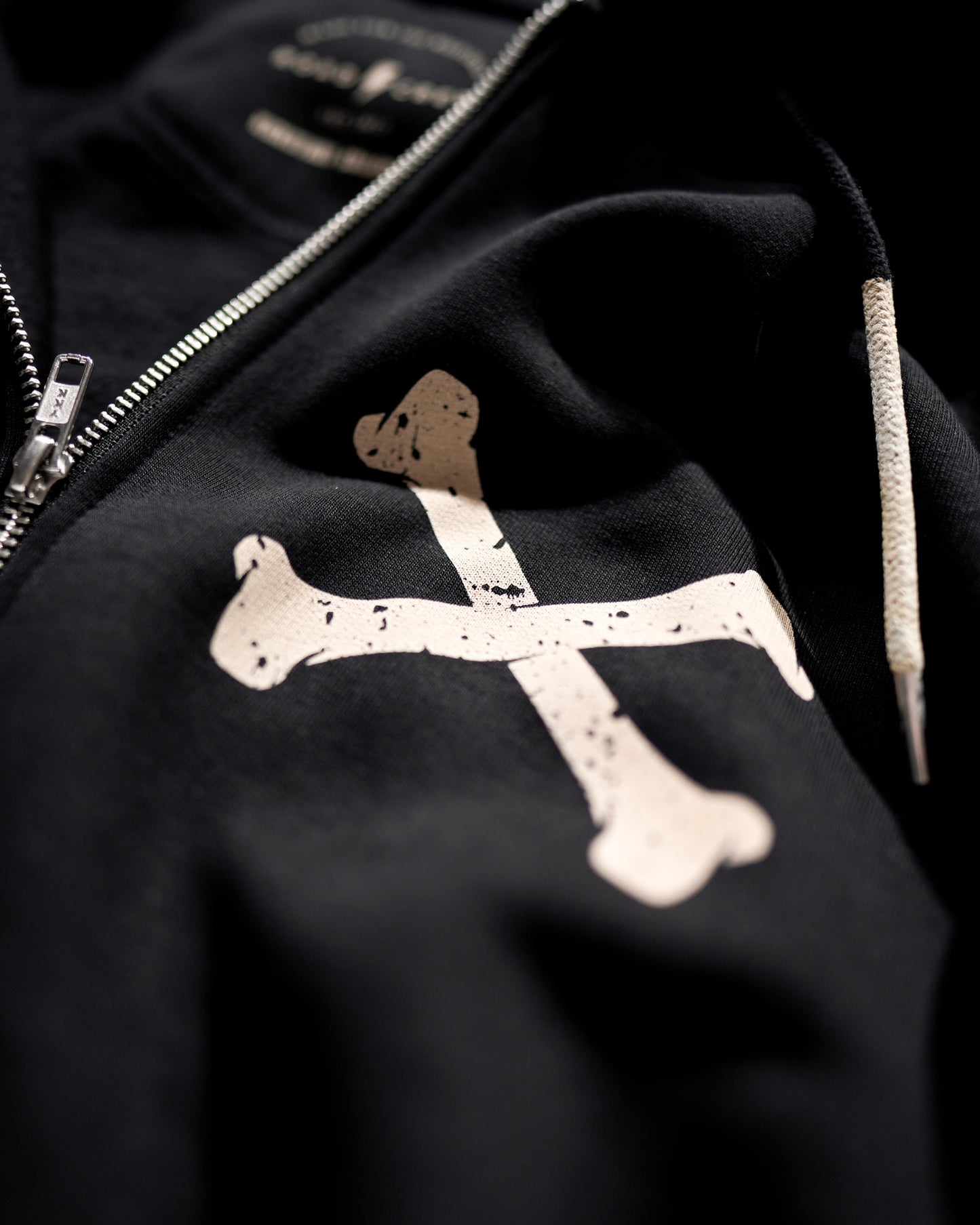 Kickstart – Dust & Bones