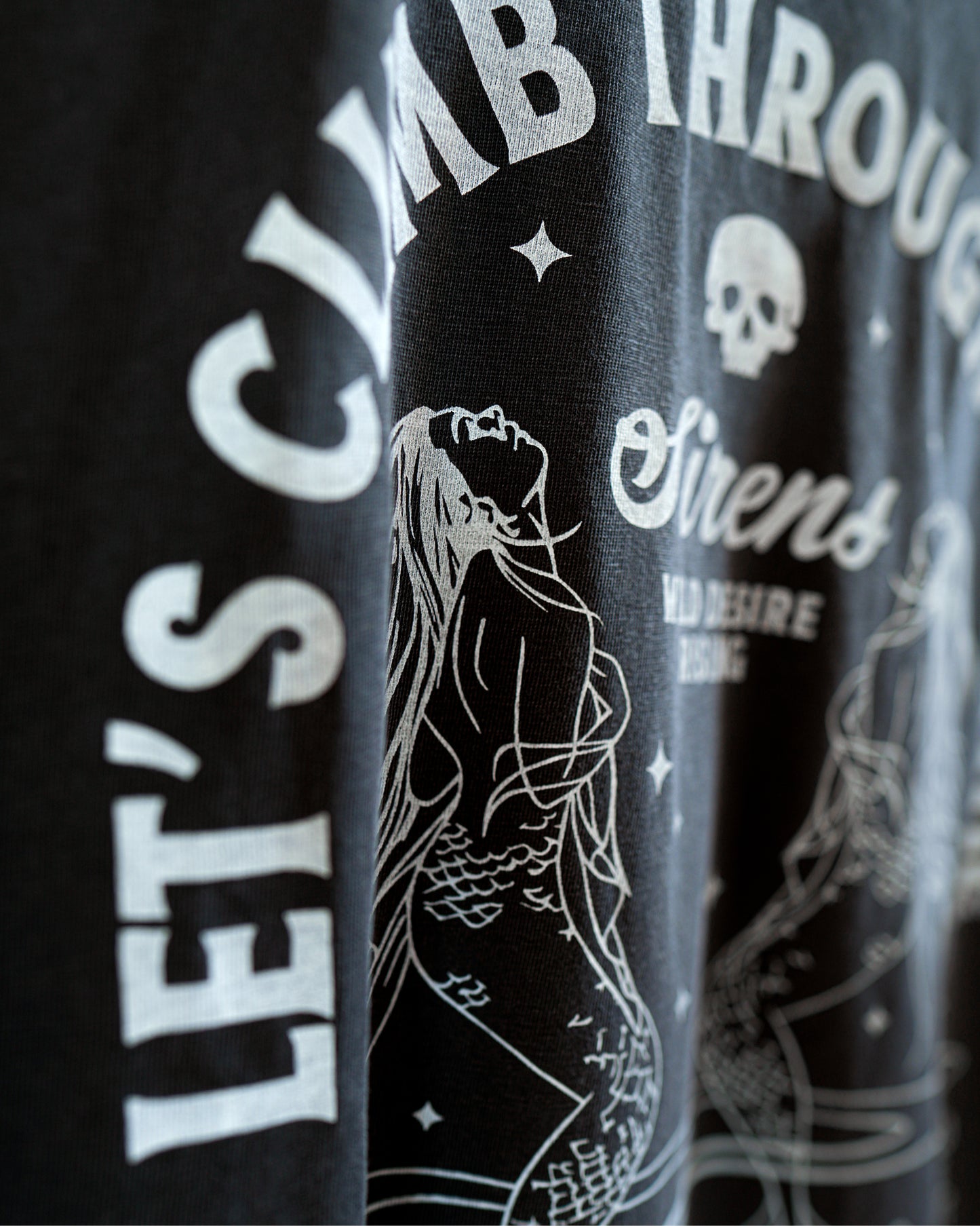 00 Stay Wild – Sirens / Vintage Black
