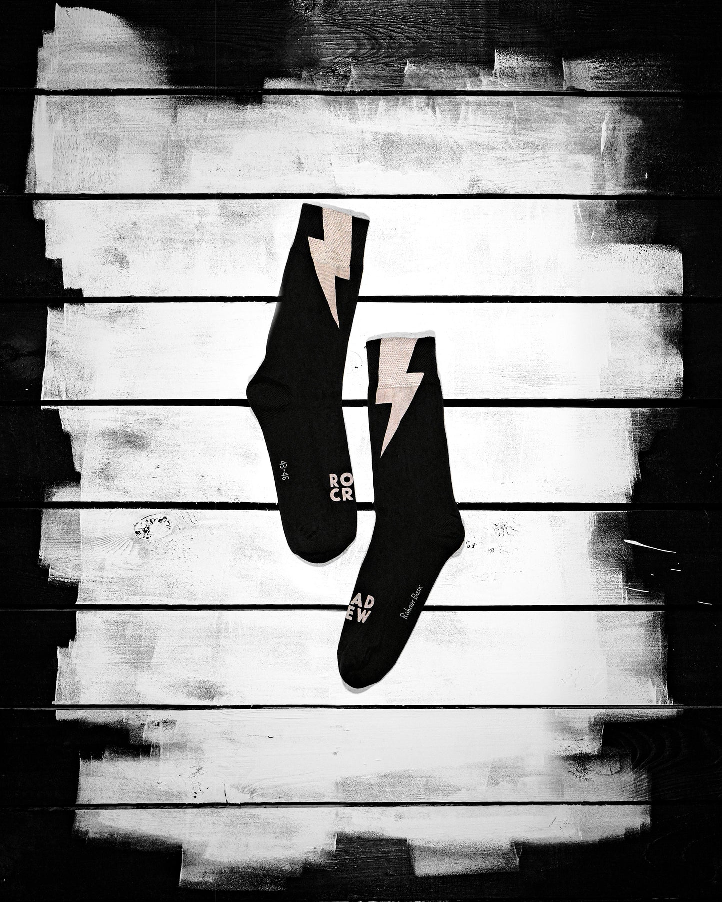 Backstage – Dirty Feet