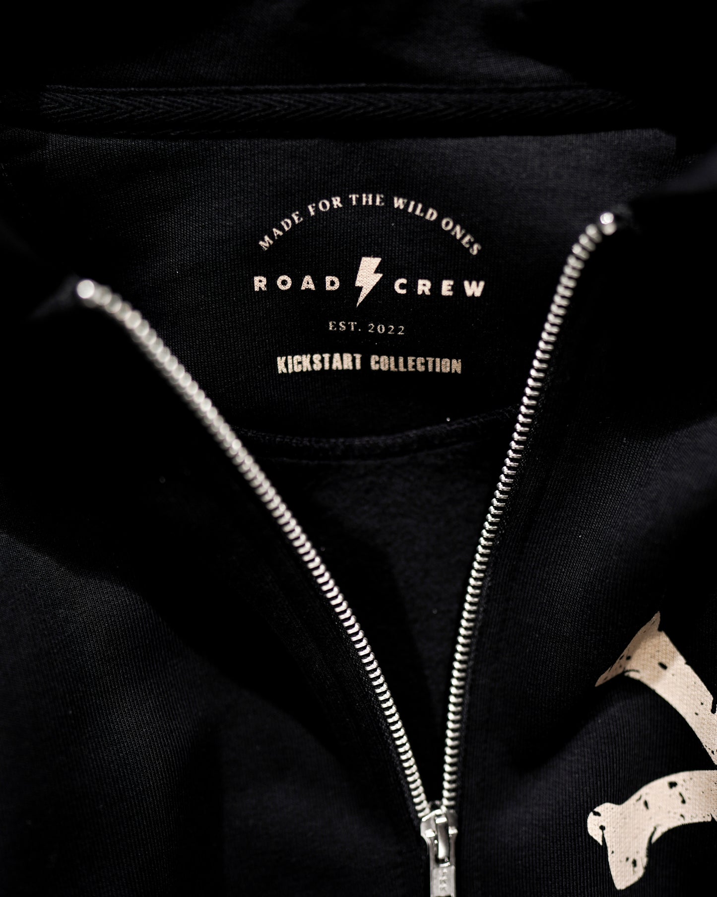 Kickstart – Dust & Bones